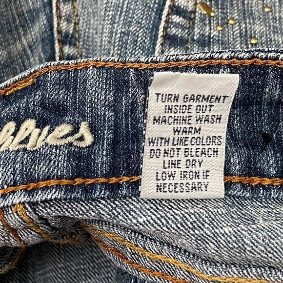 LA Blues Size 6 Embellished Blue Jean Denim Capris Y2K Button Flap Pockets Crop - Picture 8 of 13